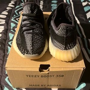YEEZY BOOST 350 V2